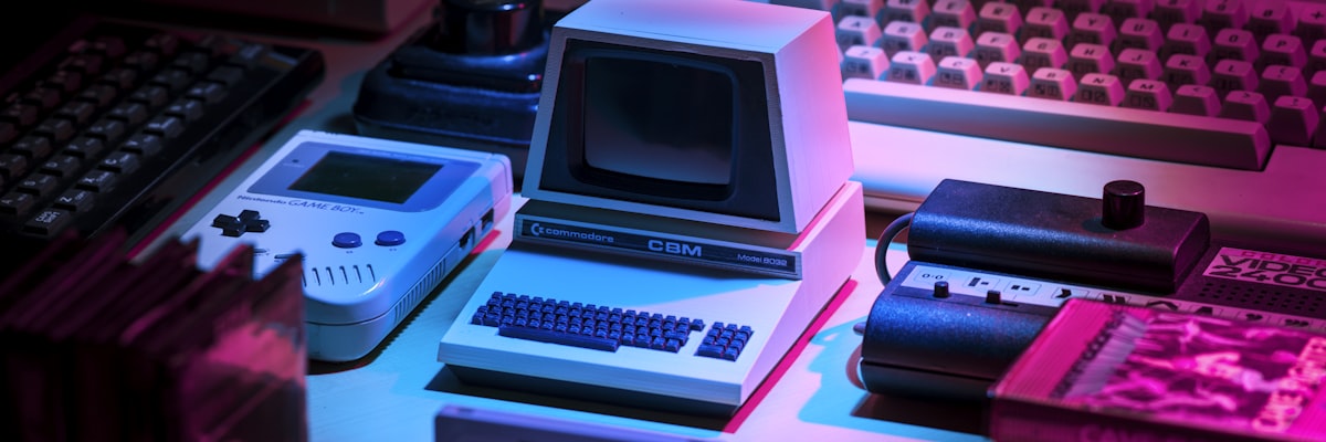 Ilustrasi teknologi digital dan koneksi internet global dengan simbol jaringan